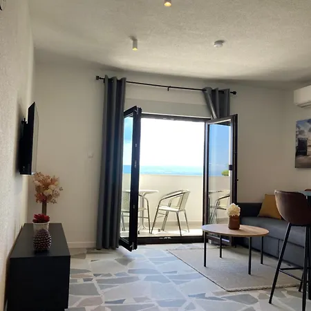 Emmi Apartment *