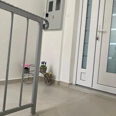 Emmi Apartament *